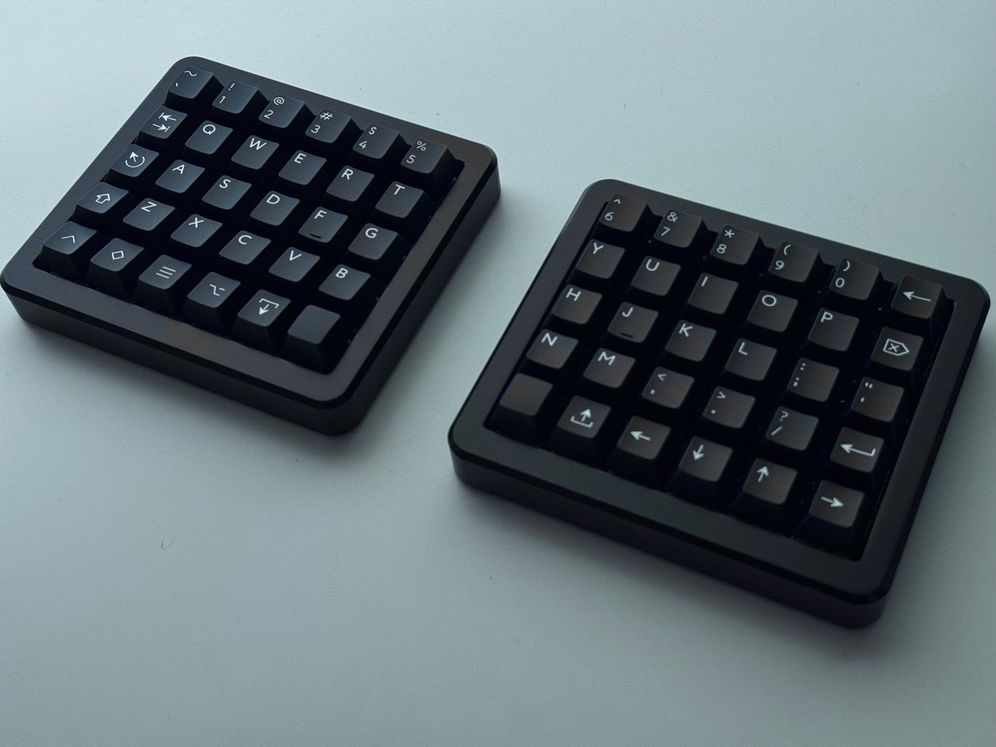 Black Hall effect split keyboard 5x6 ortholinear with black keycaps