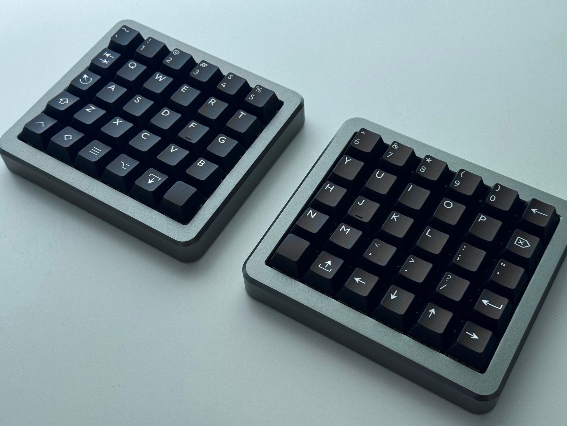 Grey Hall effect split keyboard 5x6 ortholinear with black keycaps