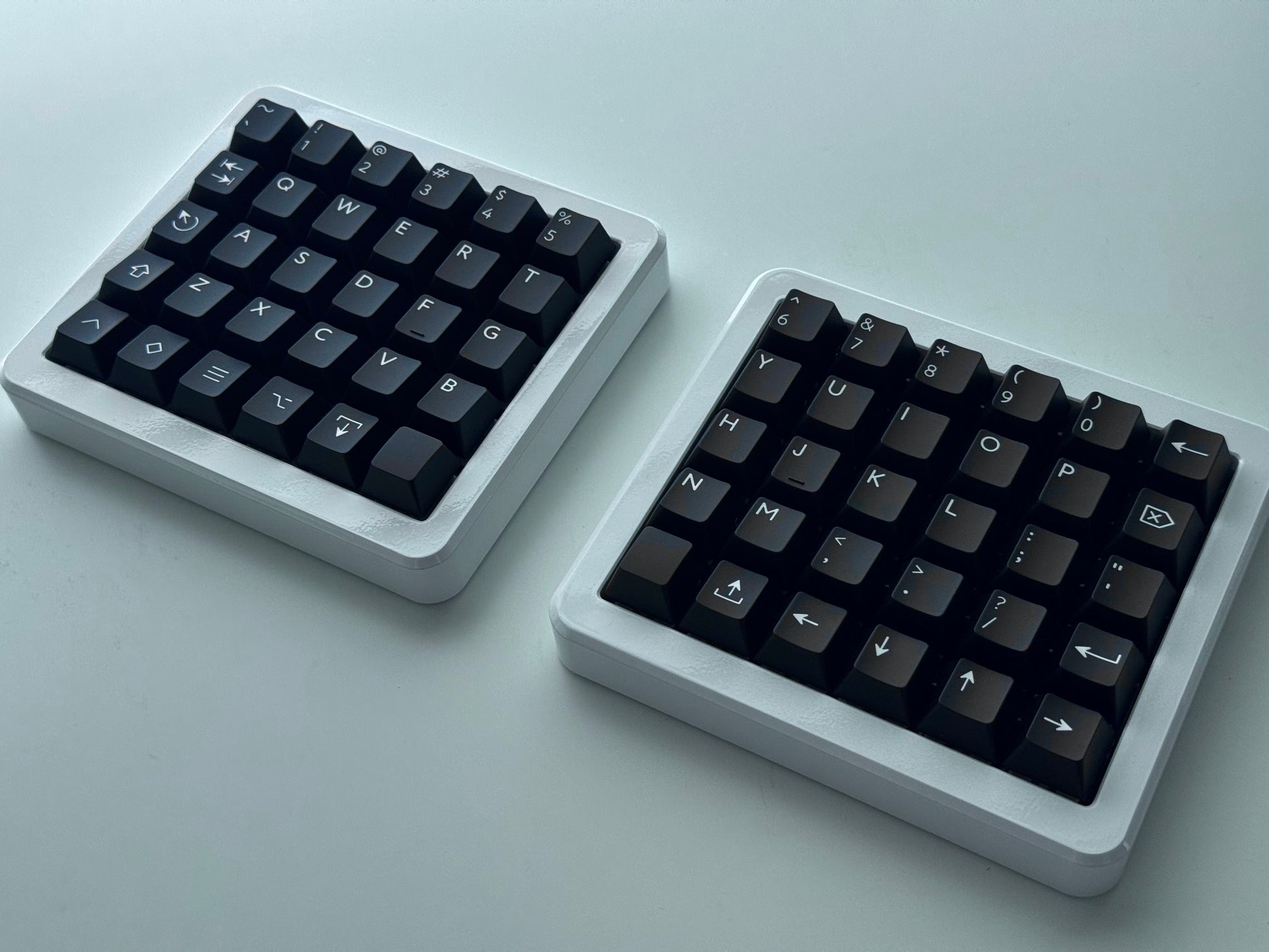 White Hall effect split keyboard 5x6 ortholinear with black keycaps